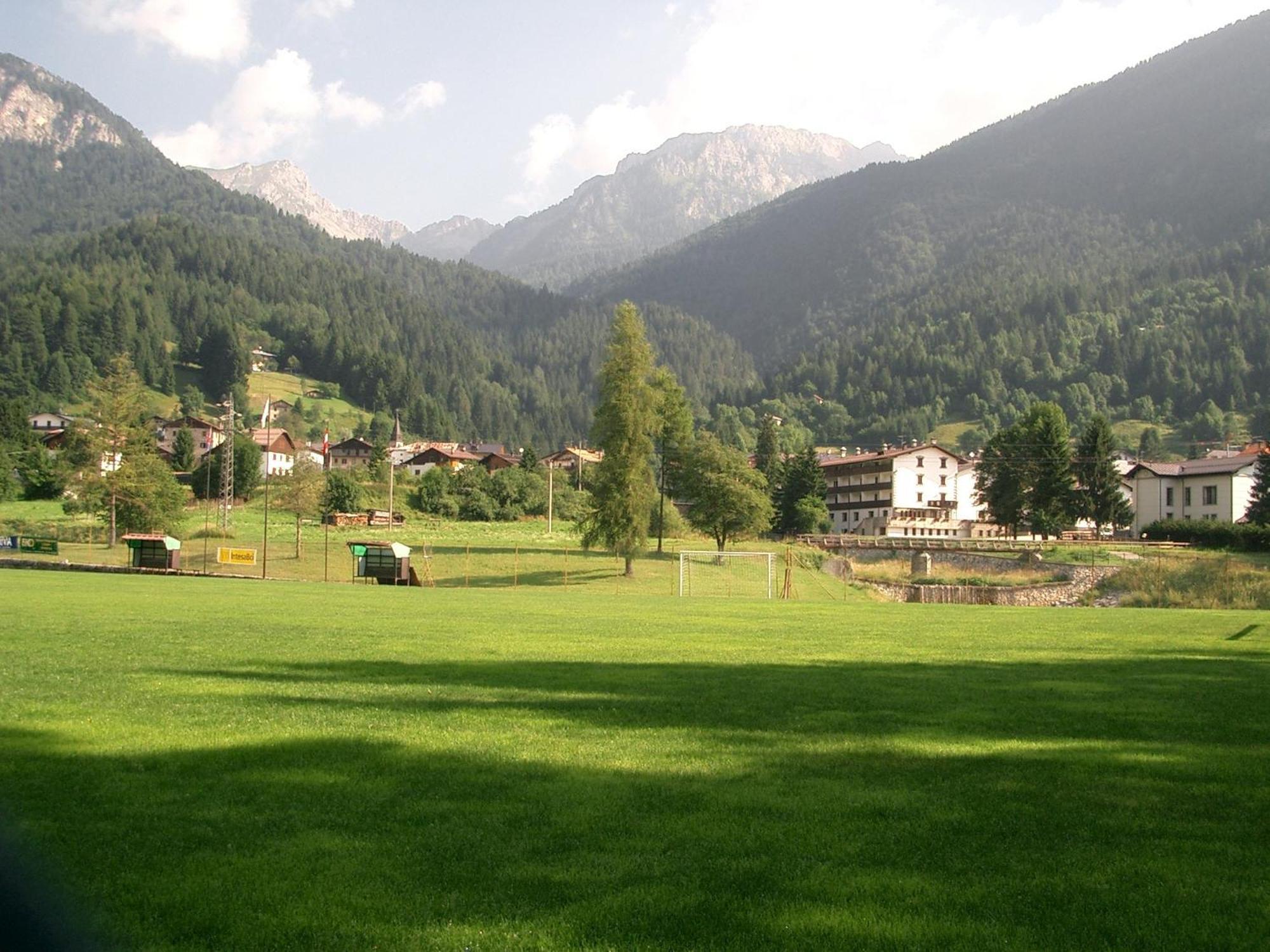 Hotel Davost Forni di Sopra Exteriör bild