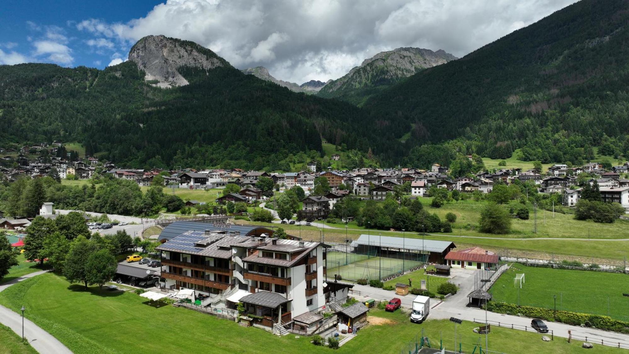 Hotel Davost Forni di Sopra Exteriör bild