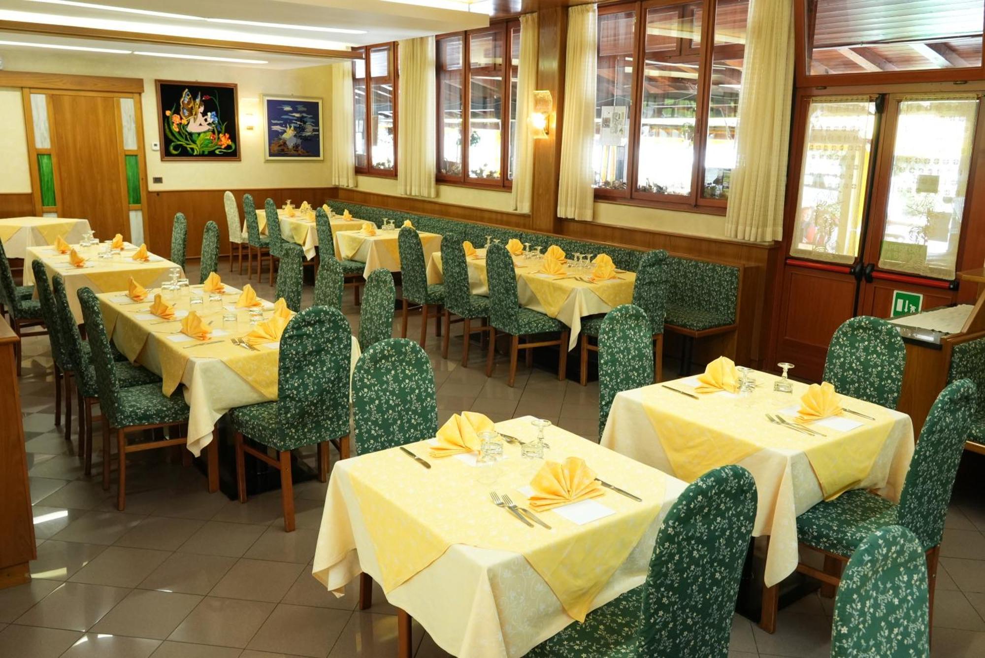 Hotel Davost Forni di Sopra Exteriör bild